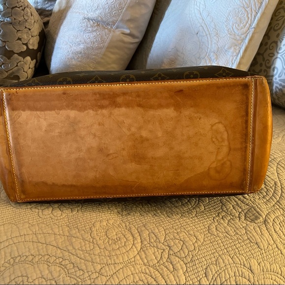 Authentic Louis Vuitton Monogram Mezzo - Picture 7 of 10